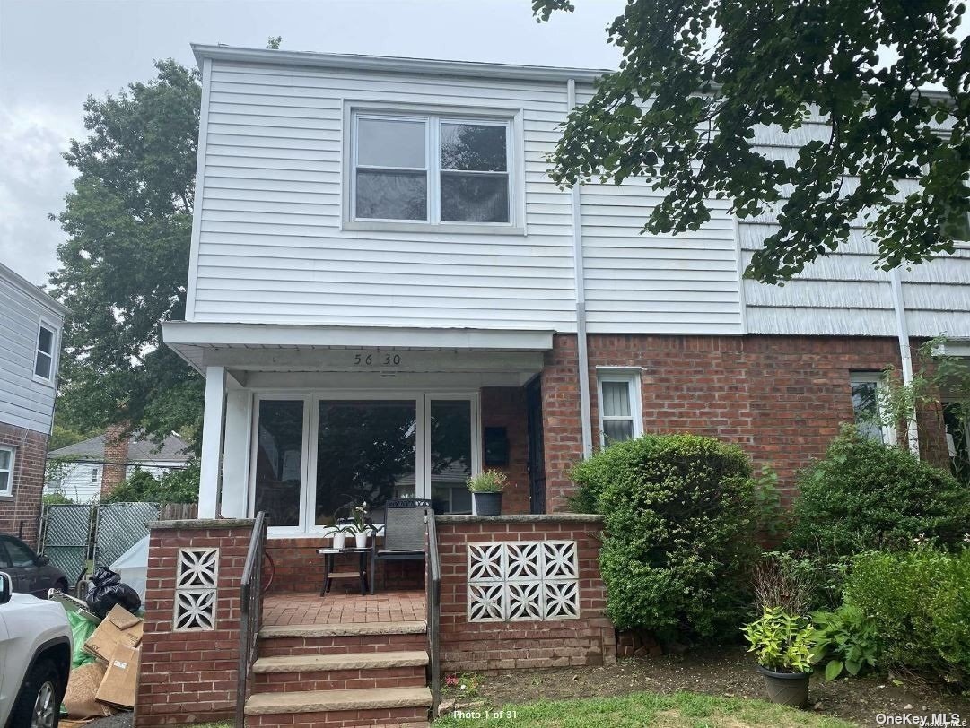 Foto principal - 56-30 208th St