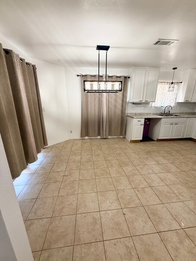 Foto del edificio - 10729 E Ave R 10