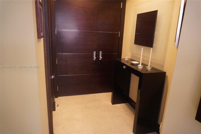 Foto del edificio - 808 Brickell Key Dr