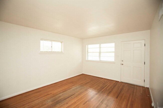 Building Photo - 5613 Allen St