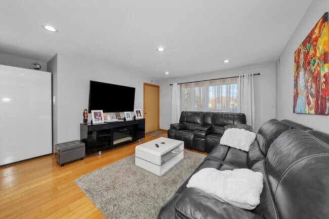 Foto del edificio - 9437 Bay Colony Dr