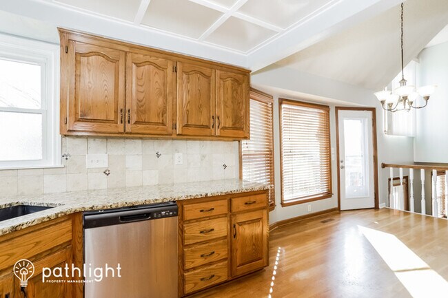 Building Photo - 14713 S Seminole Dr, Olathe, KS, 66062