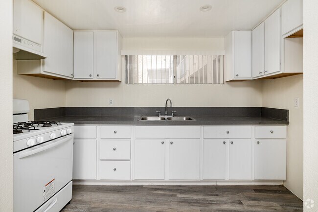 1 dormitorio, 1 baño - 660 pies cuadrados - Cocina - Irolostar Apartments