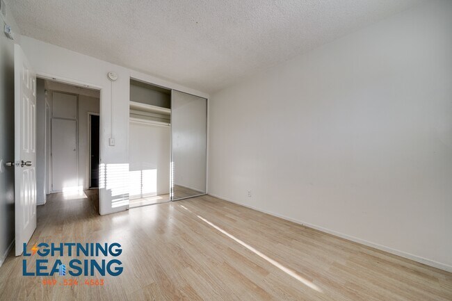 Foto del edificio - 6927 Whitsett Ave