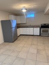 Building Photo - 8701 Lindendale Dr