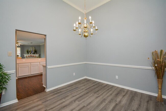 Foto del edificio - 811 Featherbrook Ct