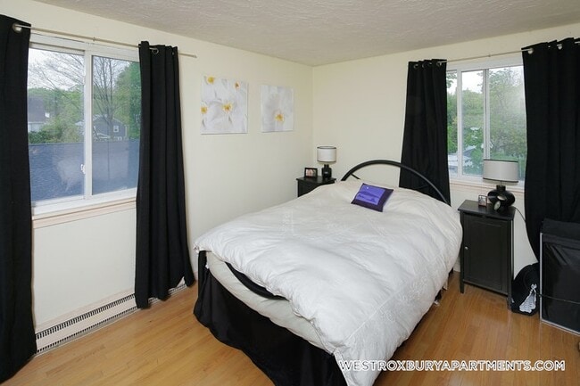 Foto del edificio - 1799 Centre St