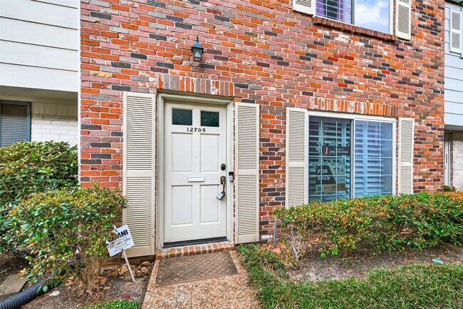 Foto del edificio - 12705 Huntingwick Dr