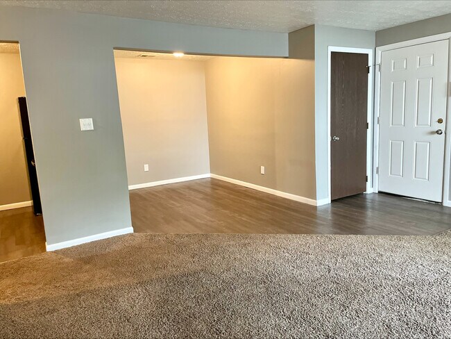 Building Photo - 622 Treeside Dr