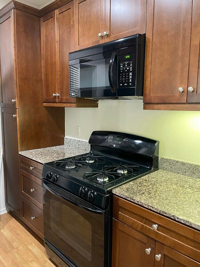 Foto del edificio - 2174 Scholarship