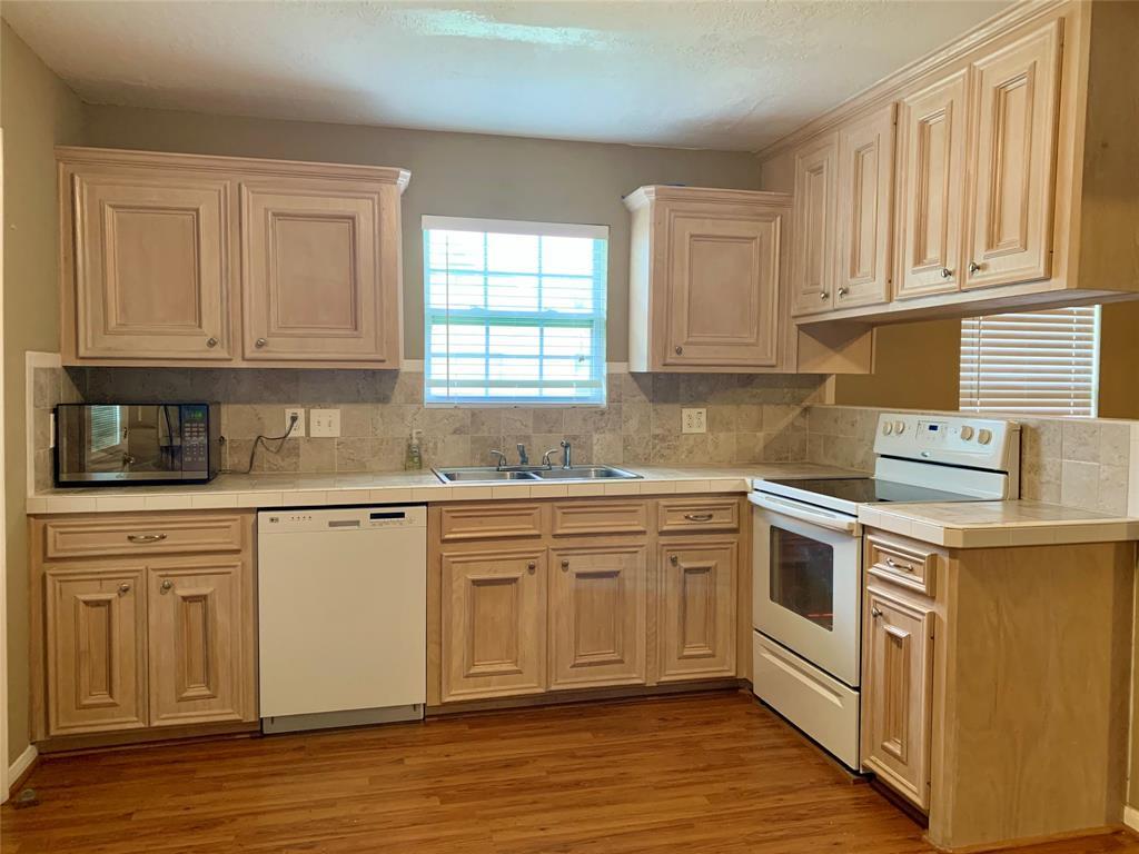 Primary Photo - 10130 Sussex Ln
