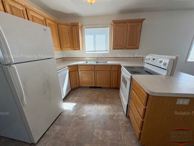 Building Photo - 230 W Anderson St