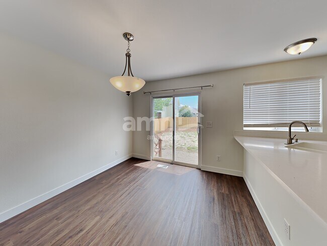 Foto del edificio - 1545 Gumwood Dr