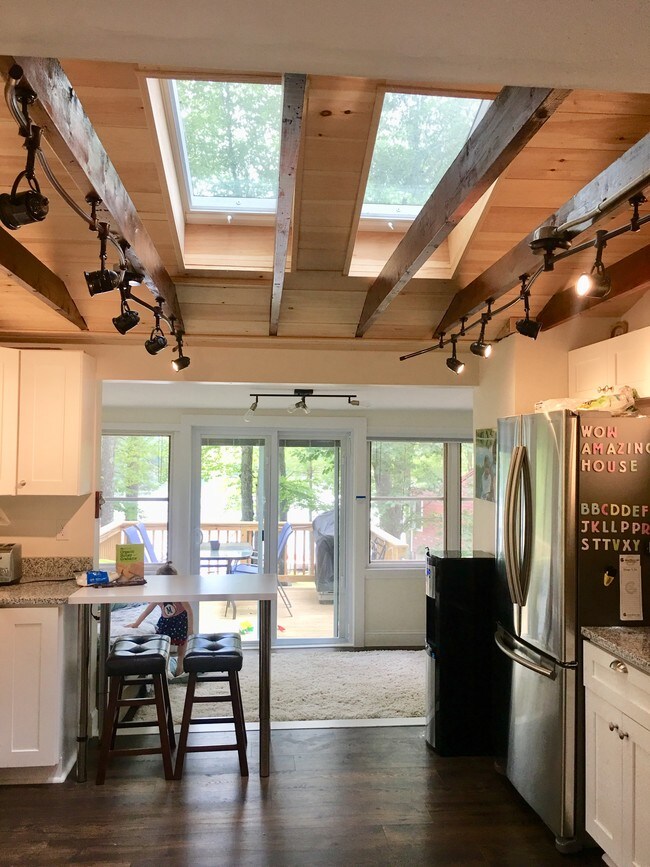 Casa moderna completamente renovada - 183 Whiley Rd