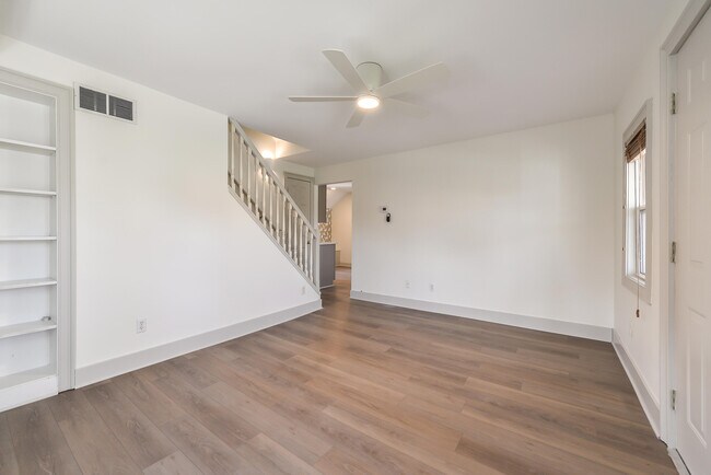 Building Photo - 159 Whitlock St