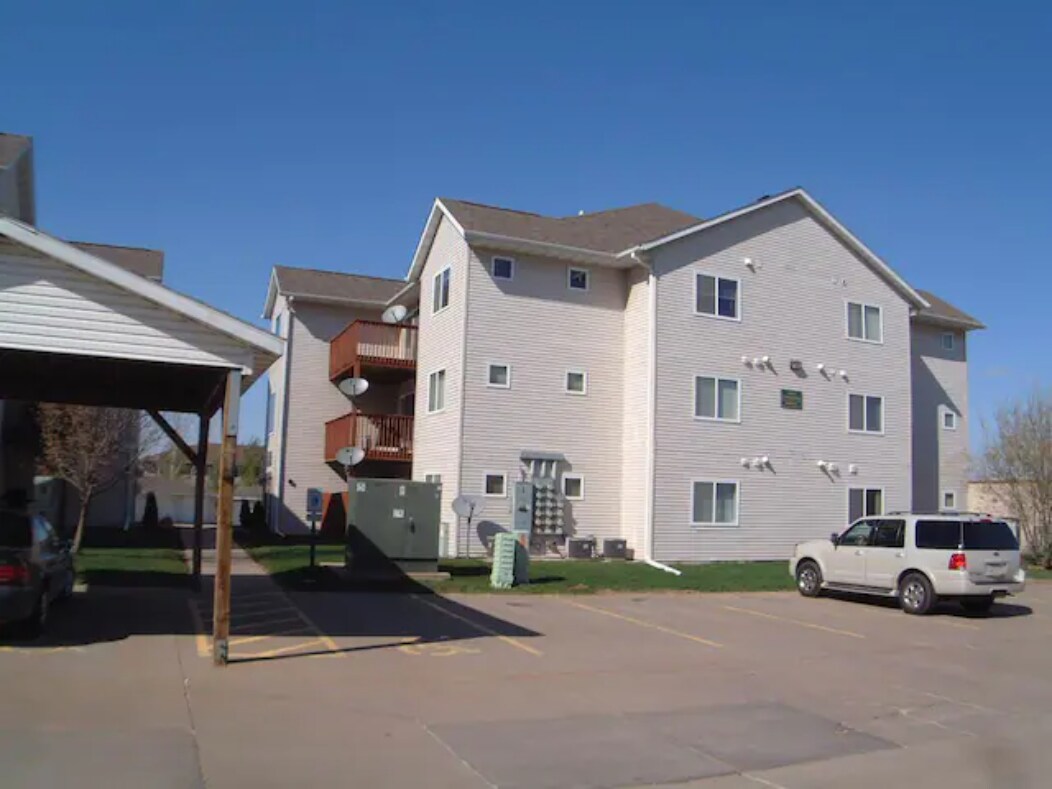 Primary Photo - 4600 Grand Ave