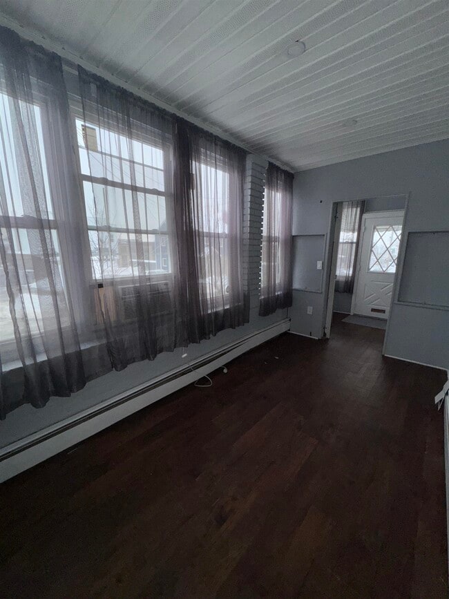 Building Photo - 438 4th St