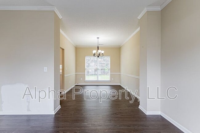 Building Photo - 8 Cotter Ln