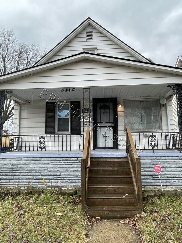 Primary Photo - Nestled in River Rouge