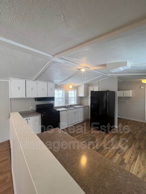 9 Pheasant Hill Trailer Park, Milford, ME 04461 House Rental in