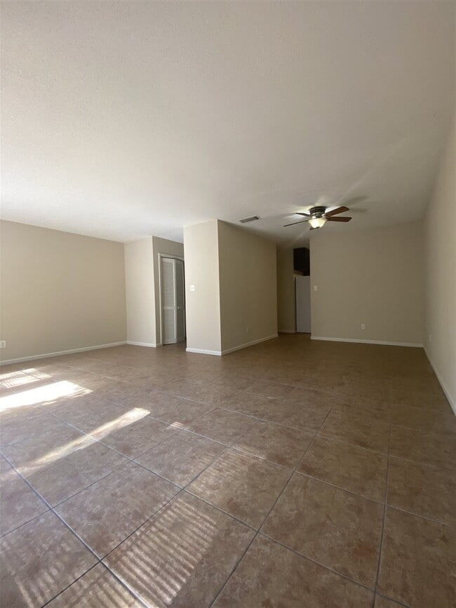 Building Photo - 3701 Donovan Dr