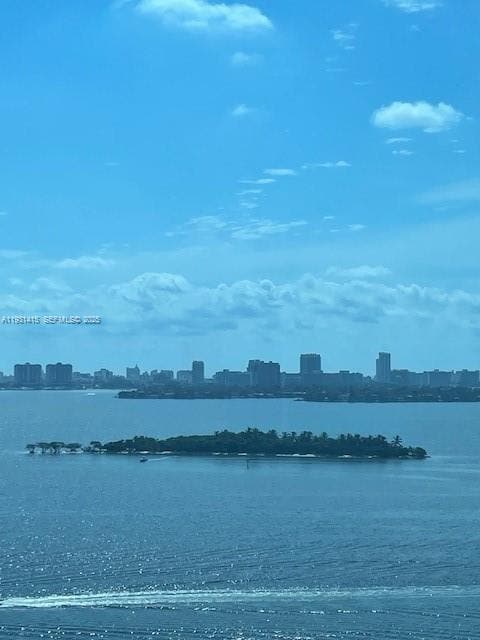 Building Photo - 700 NE 25th St