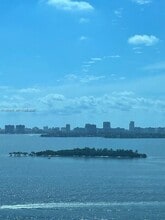 Building Photo - 700 NE 25th St