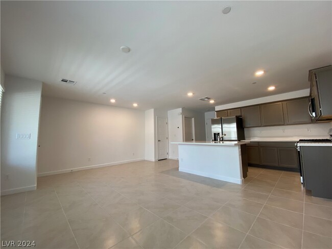 Building Photo - 3442 Grecian Queen Ave