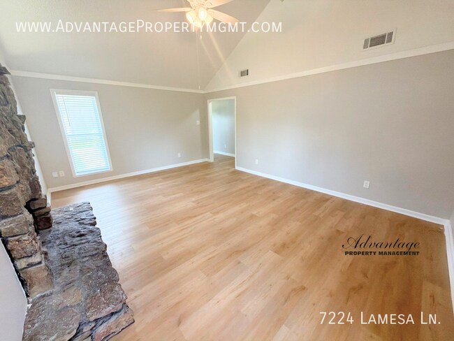 Foto del edificio - 7224 Lamesa Ln