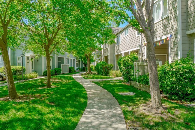 Building Photo - 3121 Woods Cir