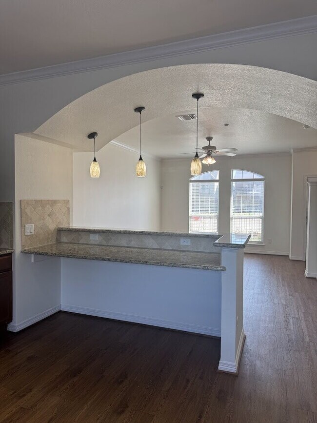 Foto del edificio - 4 Bedrooms and 4.5 baths in College Station