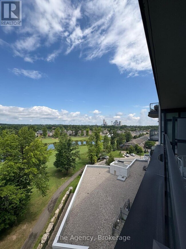 Photo du bâtiment - 7711-7711 Green Vista Gate