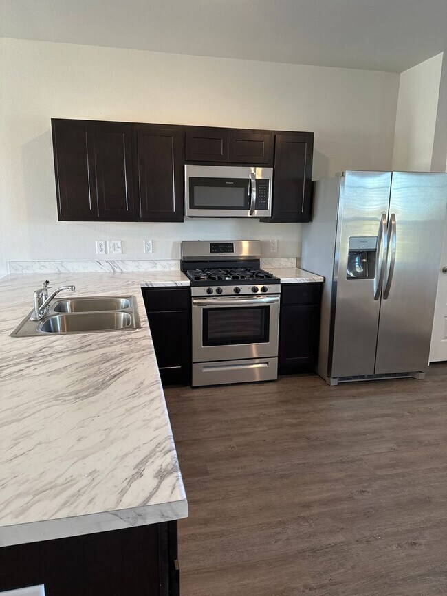 Foto del edificio - *4 Weeks Rent FREE - NO HIDDEN FEES!* Three Bedroom | Two Bath Home in Robinson Ranch