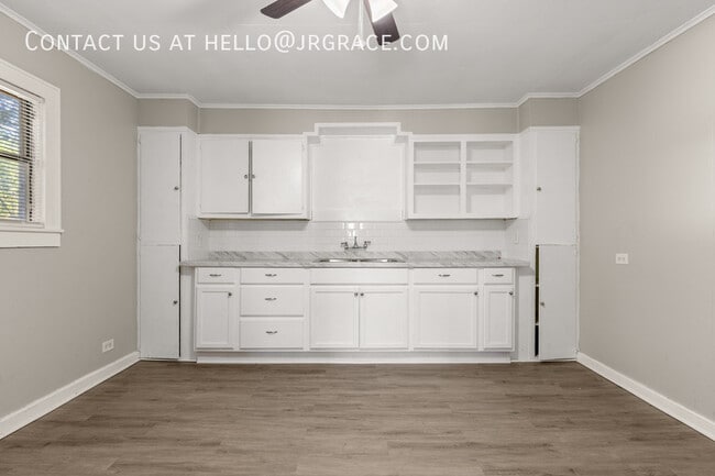 Building Photo - 1801 Reuter-