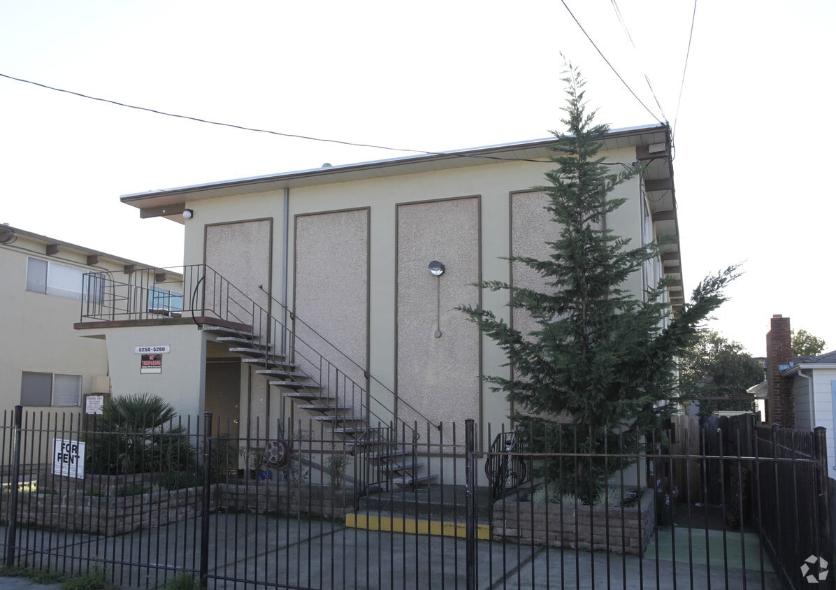Building Photo - 5250-5260 Riverside Ave