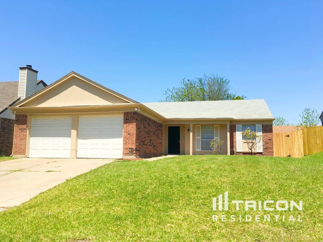 Foto principal - 3813 Big Leaf Ln