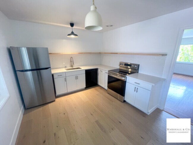Foto del edificio - Walk 1 Block To Downtown! REMODELED 2BR/1B...