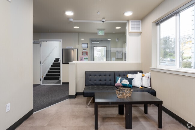 Cantor Communal Lobby - Aubrey Studios