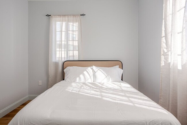 Foto del edificio - 1384 Ridge Ave