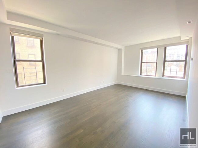 Building Photo - No fee 3bed 3 bath with Laundry in unit. M...