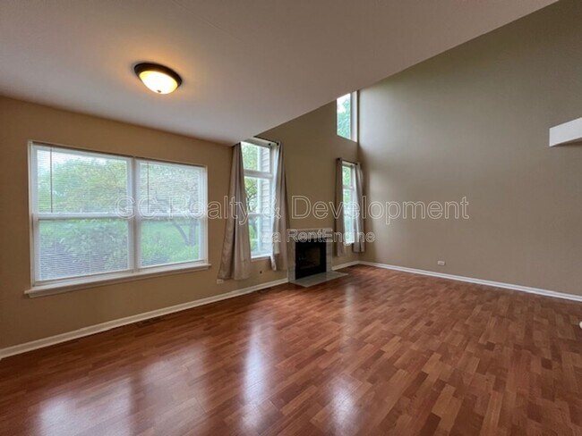 Foto del edificio - 339 S Lancelot Ln
