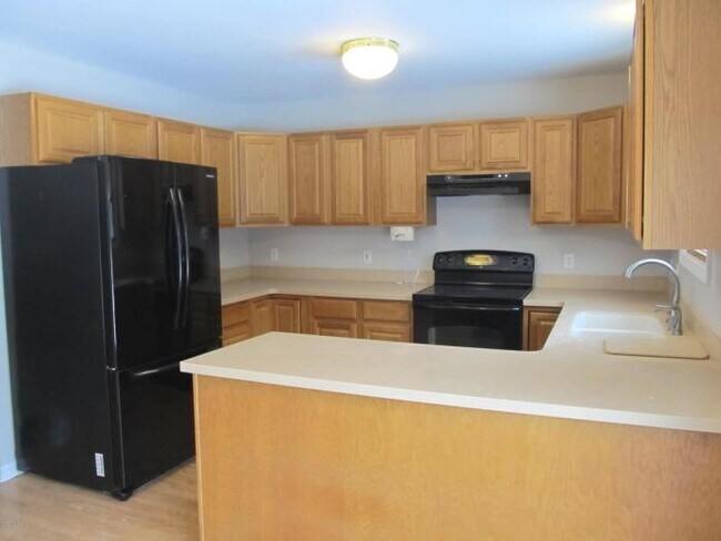Building Photo - 4 bedroom in Kalamazoo MI 49009