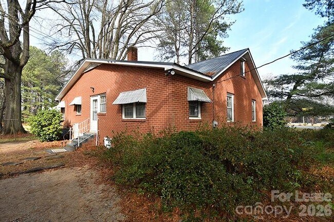 Foto del edificio - 1850 Landis Hwy