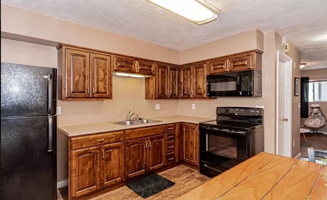 Foto del edificio - Super Cute 2 Bed/1 Bath Apartment on Main Street in Rexburg!