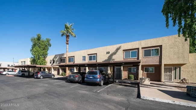 Building Photo - 1329 S Mitchell Dr
