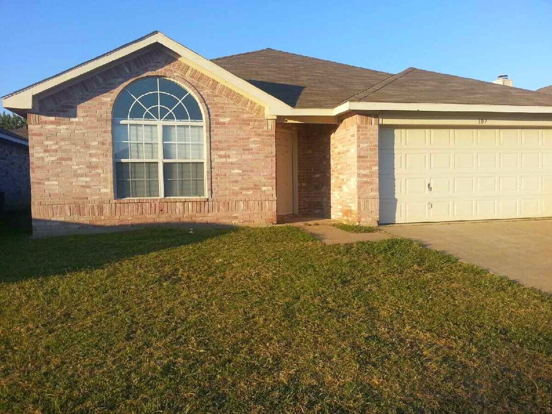 Primary Photo - 307 Dakota Dr
