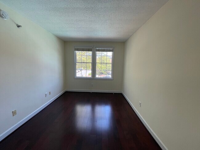 Foto del edificio - 504 Bashford Ln
