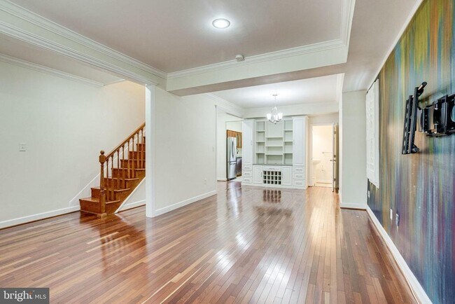Foto del edificio - 595 Columbia Rd NW