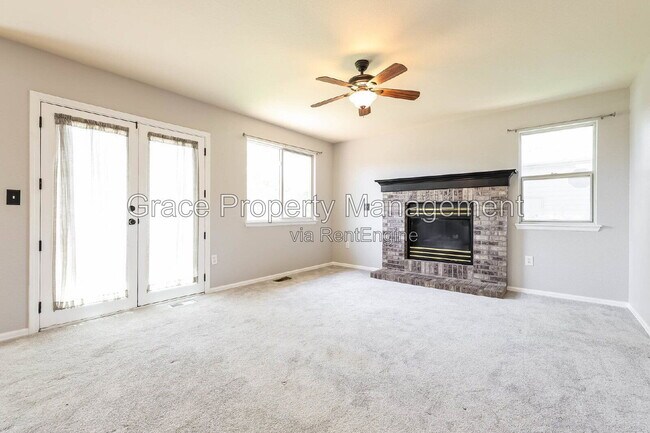 Foto del edificio - 1144 E 12th Ct
