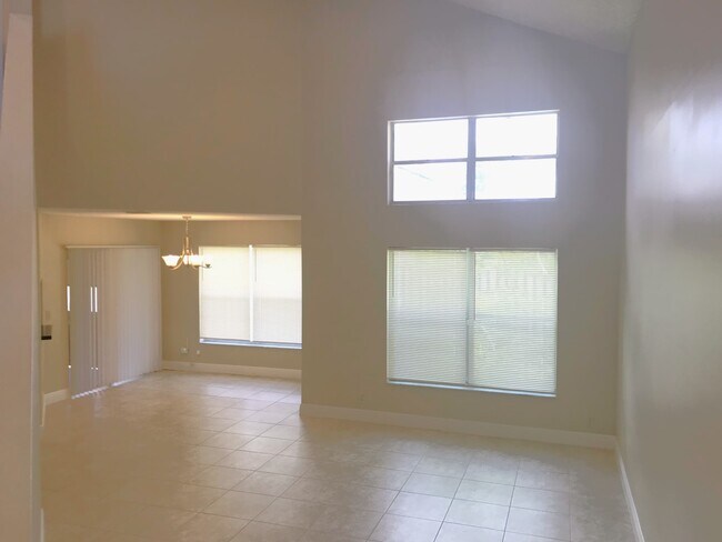 Building Photo - 2790 River Run Cir E